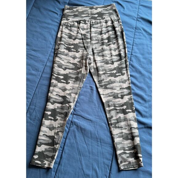 Time and Tru Maternity Camo Leggings – Size Medium (8–10) - Picture 3 of 5